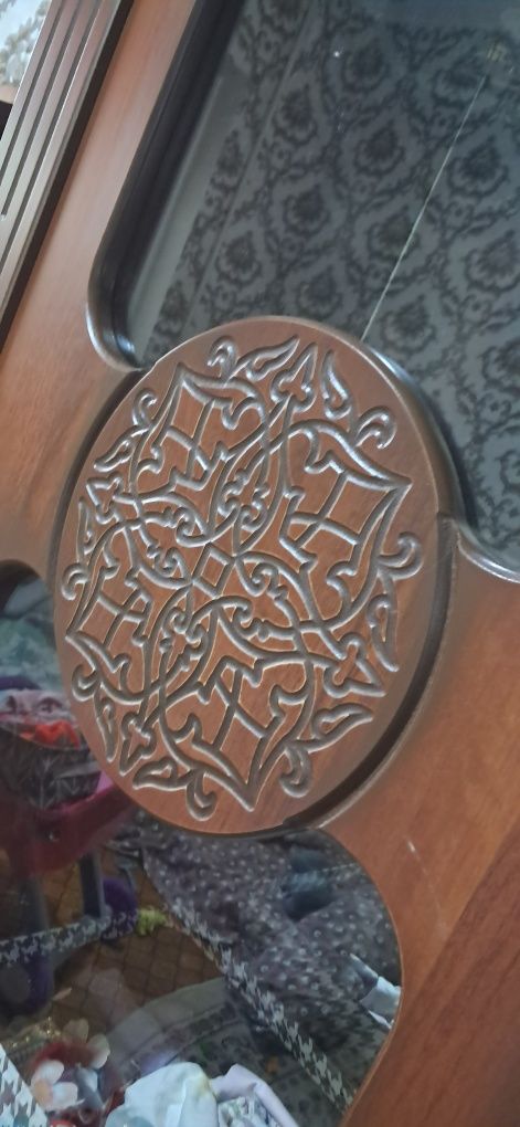 Мебель гарнитура
Ҳолати яхши, табиий ёғочдан ясалган, класси