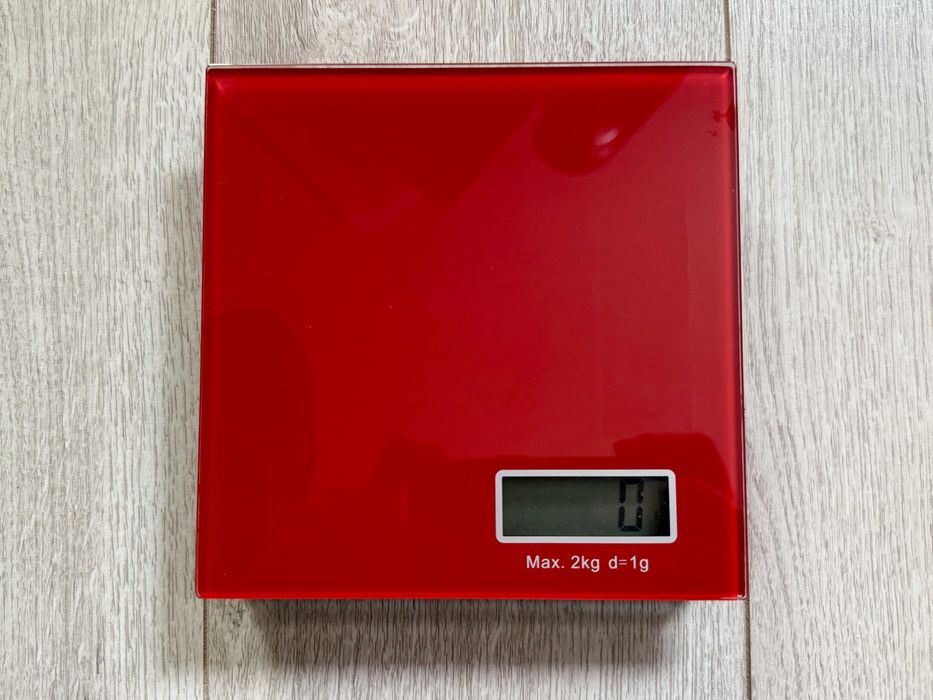 Cantar de bucatarie de precizie rosu - 2kg - merge pe orice suprafata