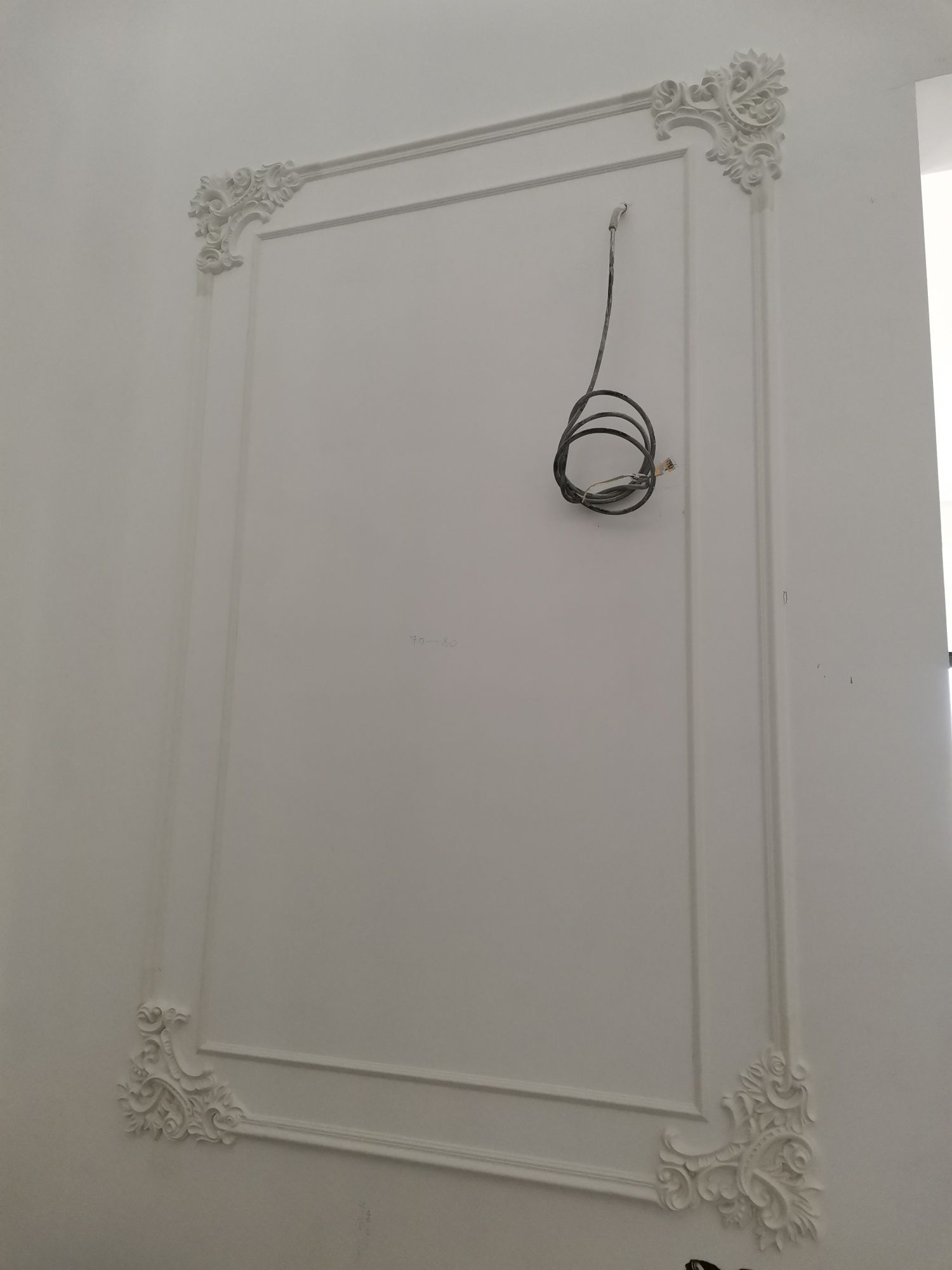 Montaj profile decorative, cornișa, plinta parchet