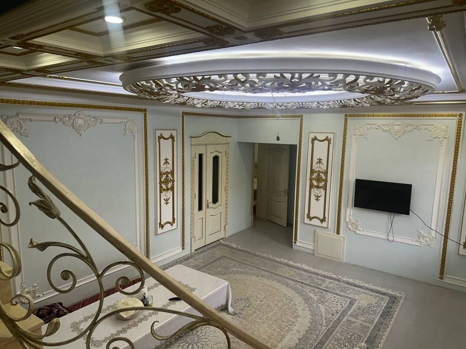 Уй сотилади 3 сотик яшаш жойи 450 кв м