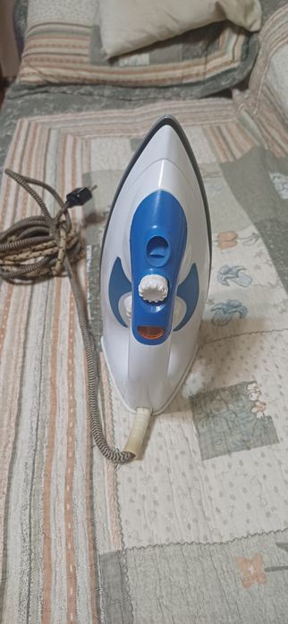 Утюг POLARIS полностью исправный