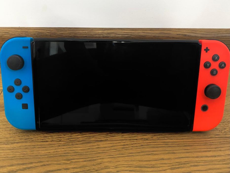 Nintendo Switch OLED + 3 jocuri Mario