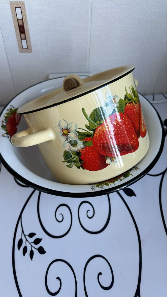 Кастрюля эмалированная