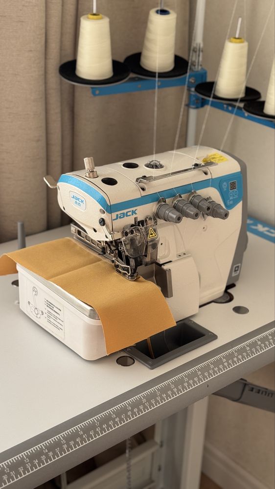 оверлок jack E4s