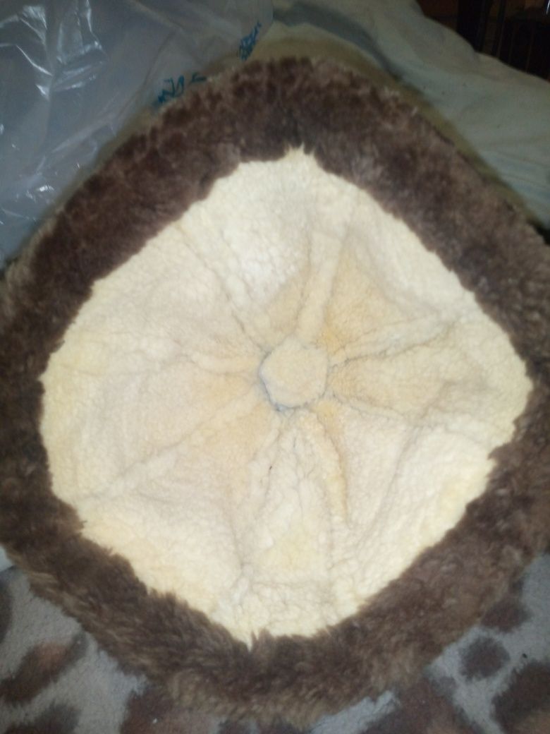 Продам шапку, замшевую с мехом.