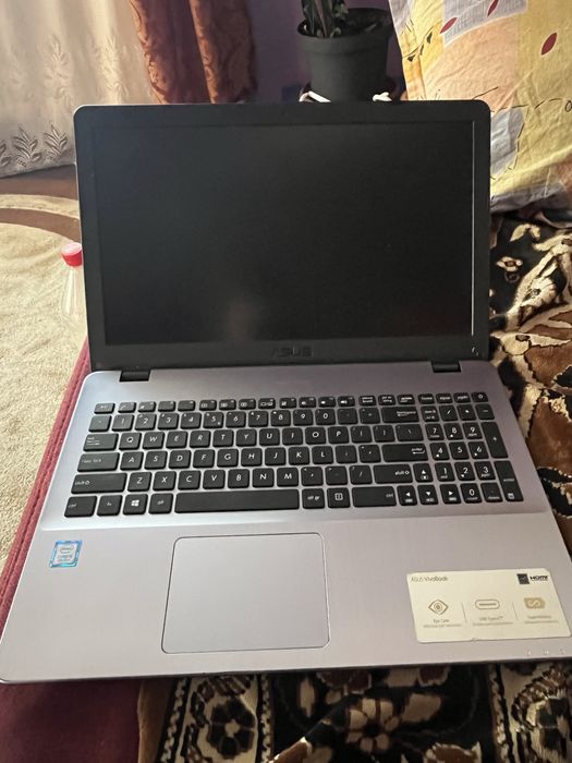 Vând Laptop Asus I5