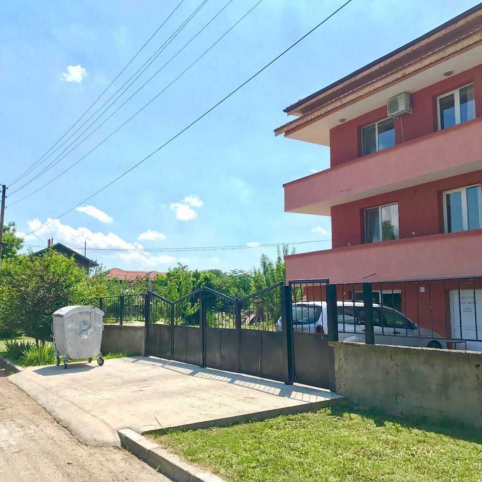 Продава се Къща в Левски - 600 кв.м за 412 €/кв.м - Снимка #2