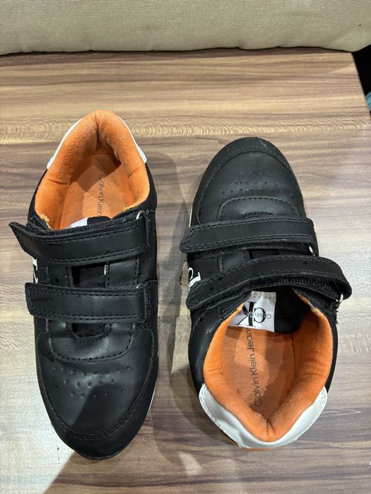 Vand adidasi Calvin Klein ptr copii marimea 31 in stare foarte buna