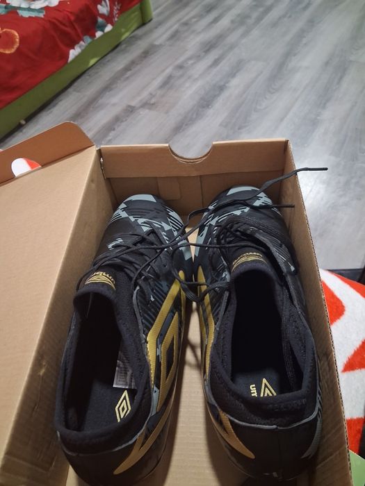 Vând ghete de fotbal Black gold carbon Griffiin