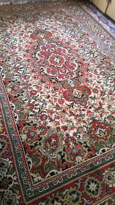 Шикарный шерстяной толстый монгольский ковер со стены.