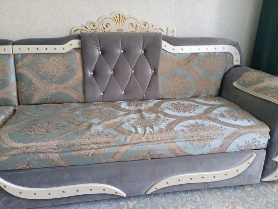 Продам диван в хорошем состоянии 4 метровая