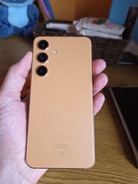 Samsung Galaxy S24 culoare deosebita impecabil
