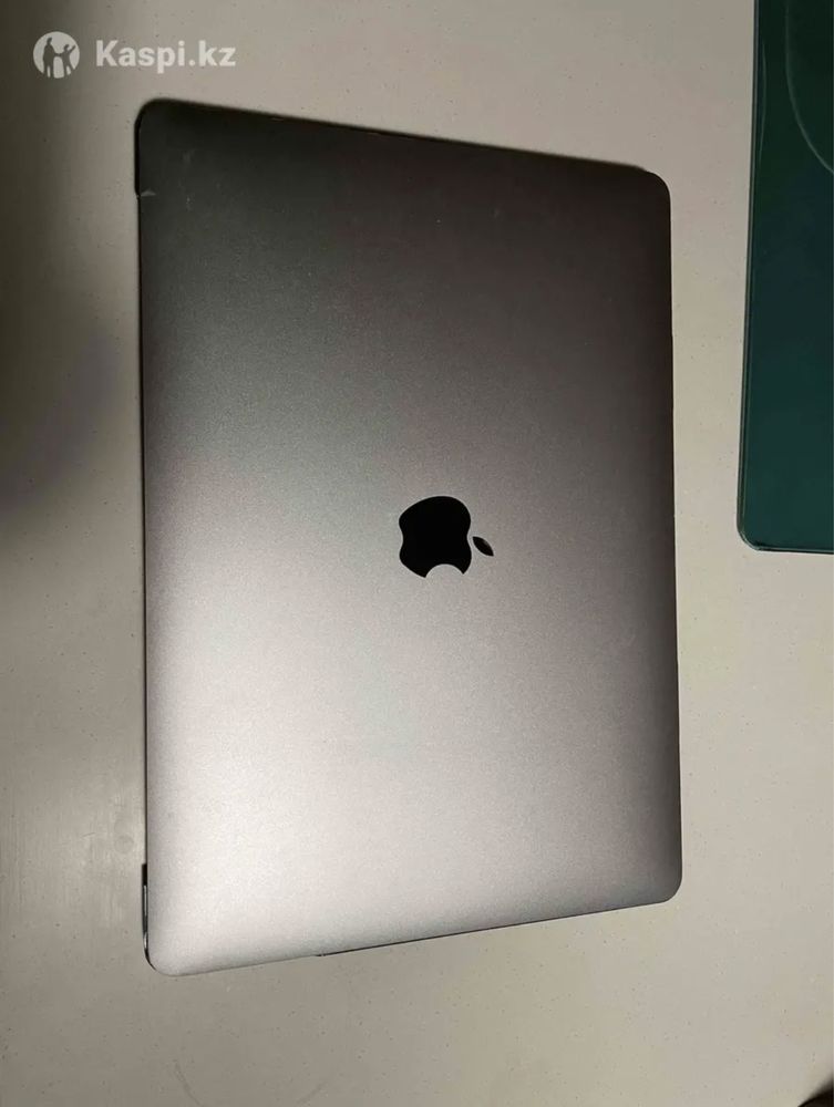 Продам Macbook Pro 13 (2019) с touch bar