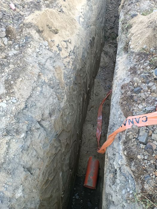 Executam/săpăm lucrări cu miniexcavator 1.6 t și camioneta 3.5 t