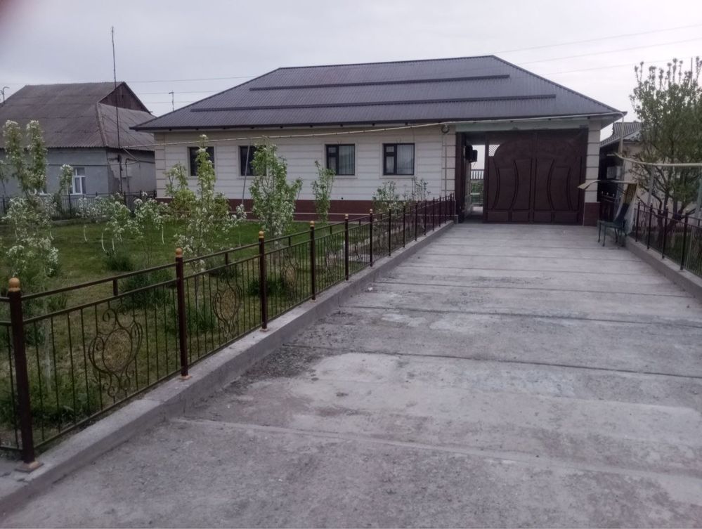 Продаю свой большой частный дом и машину спарк