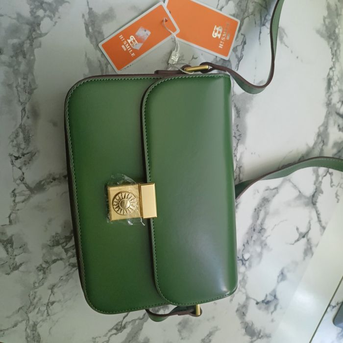 Нова дамска чанта в маслено зелен цвят