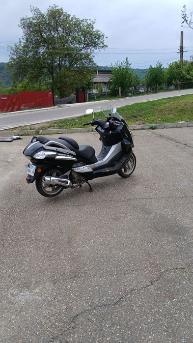 Vând scuter CF MOTO cu motor de 250 cmc