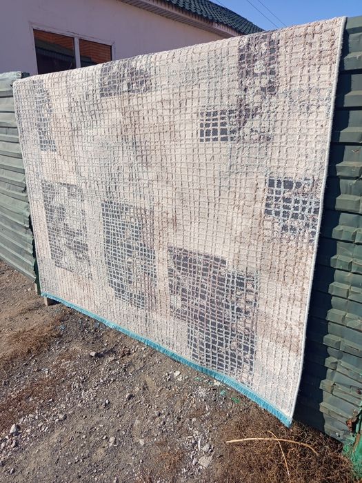 Продам ковёр тонкий лёгкий