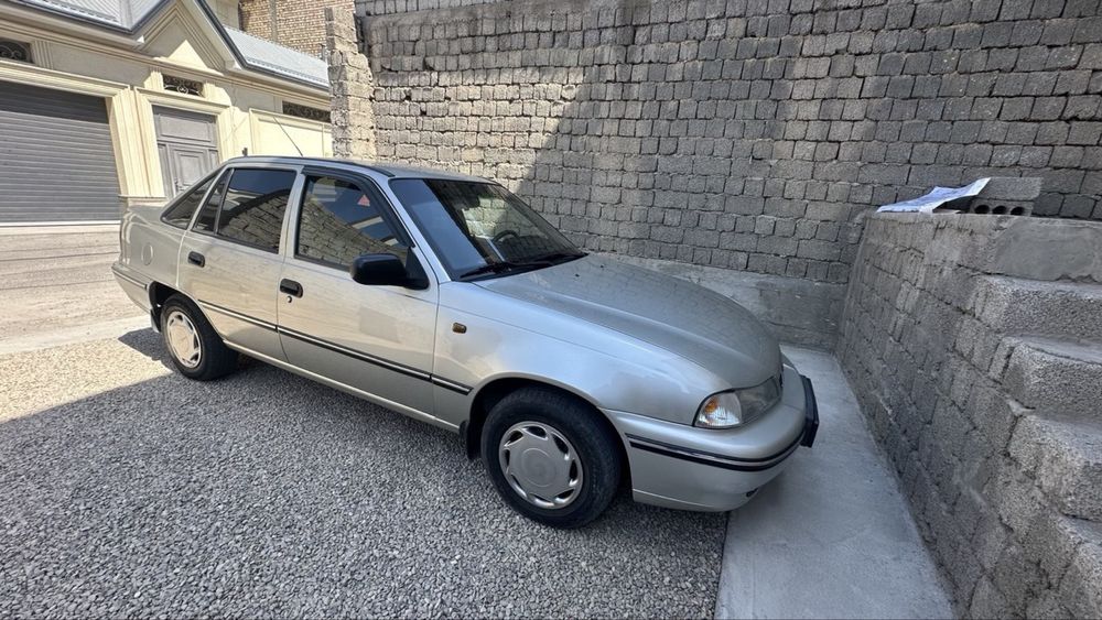 Srochno sotiladi Nexia 1