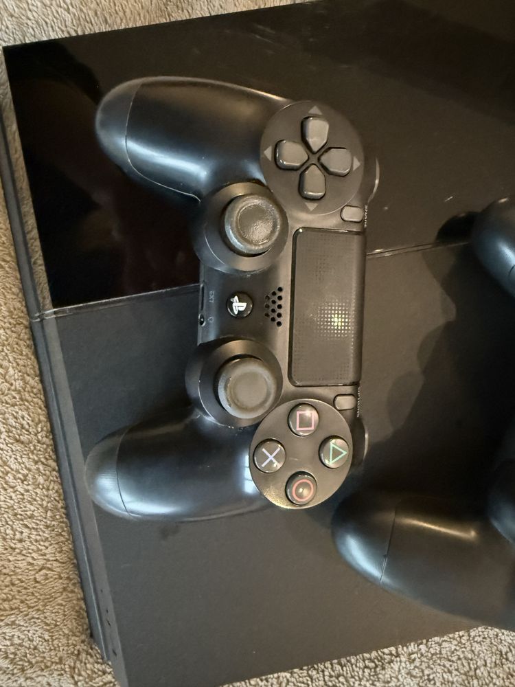 Продавам PlayStation 4