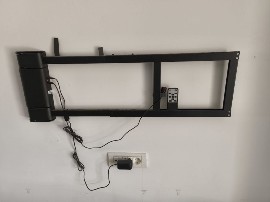 Suport TV perete 90 de grade, cu telecomanda