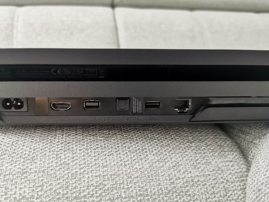 Vând playstation 4 pro 1Tb impecabil