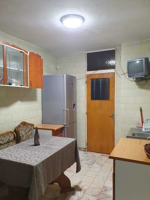 Apartament 4 camere de inchiriat