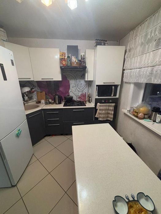 Продам 3 комн квартиру новой планировки в 19 мкр 24400