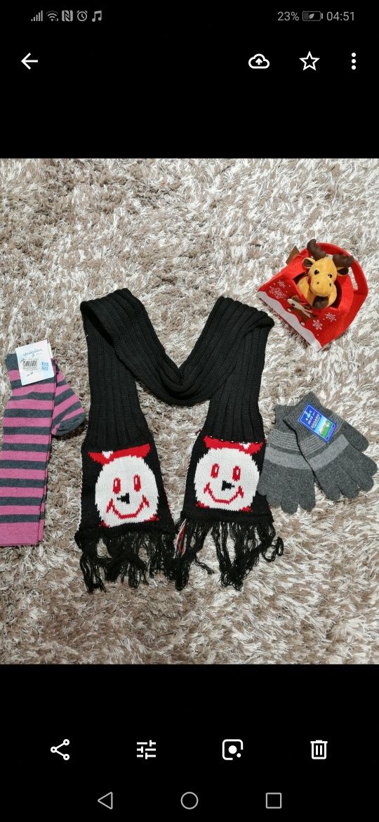 Нов комплект шал , ръкавици и чорапи - машинно плетиво