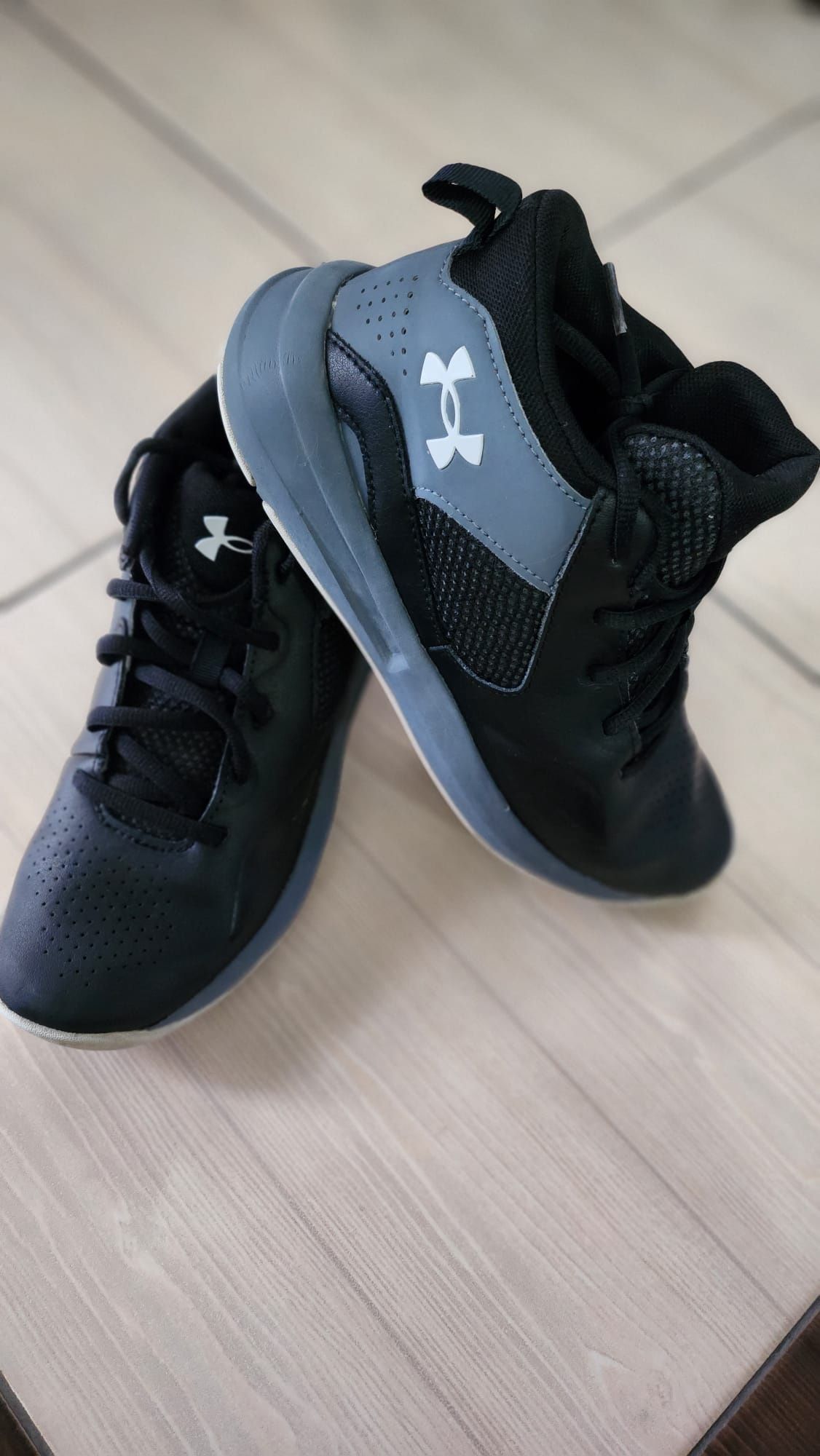 Adidași  Under Armour