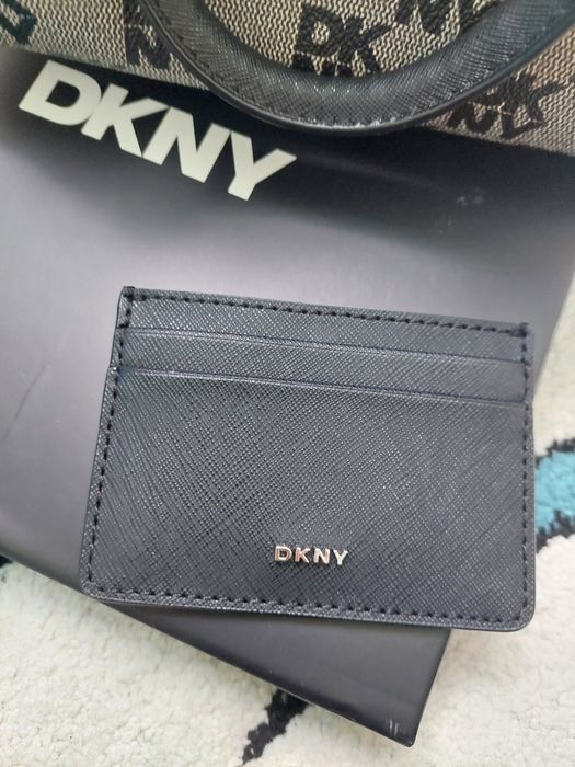 DKNY малка чанта с кард холдър