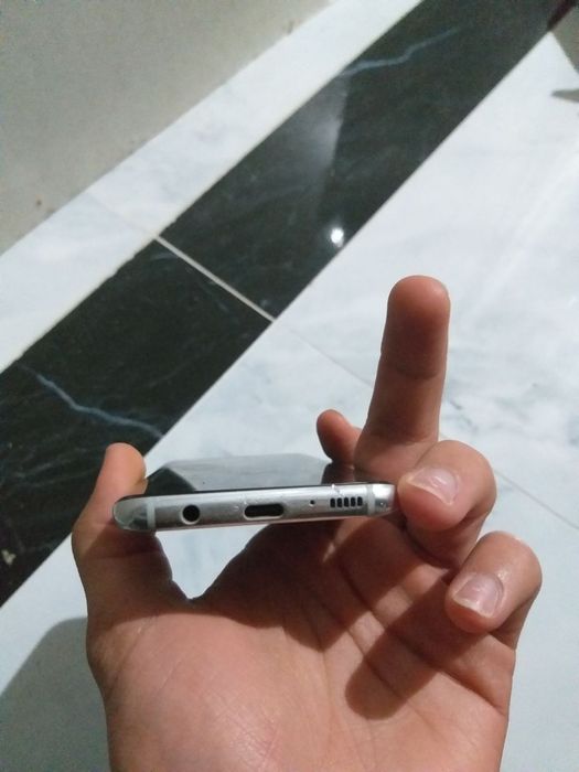 Samsung s8 telefoni sotiladi