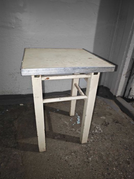 Табурет  станция  метро Москва