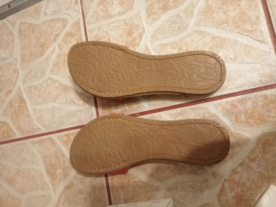 Vand saboti noi, de dama, Benvenuti