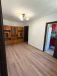 Vă propunem spre vânzare un apartament cu 3 camere, semi-decomandat