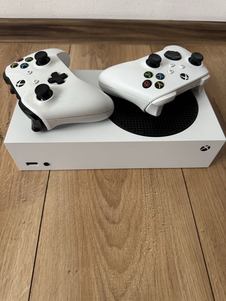 Xbox One Series S + 2 controllere