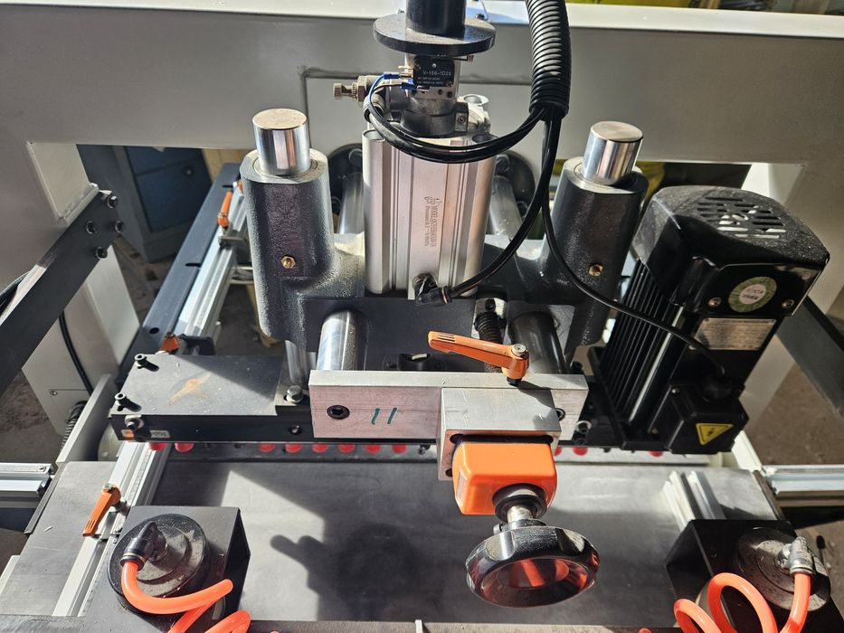 Чисто нова Китайска пробивна машина с две глави по 21 шпиндела