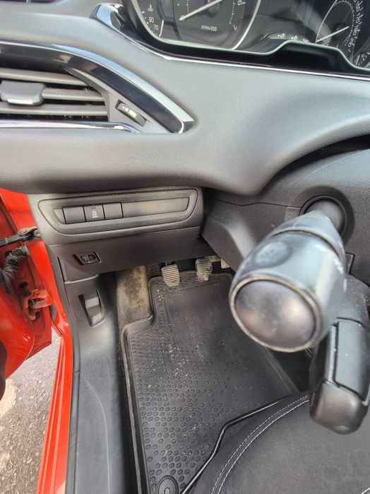 Peugeot 208, 1.2, Хечбек, един собственик