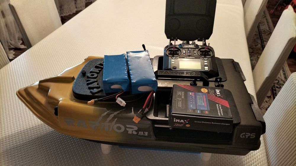 Favorite raptor прикормочный кораблик