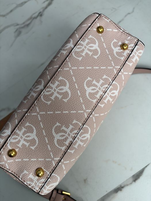 Дамска чанта Guess