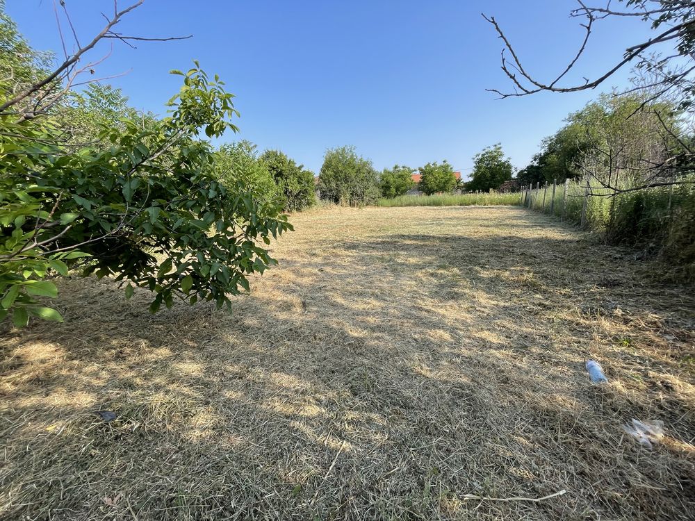 Продавам Парцел в с.Добрич 654кв.