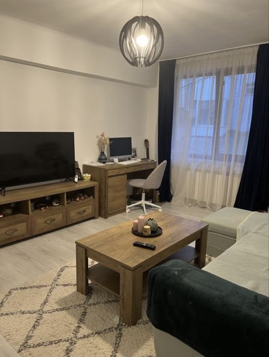 Vand apartament cu doua camere zona English Park