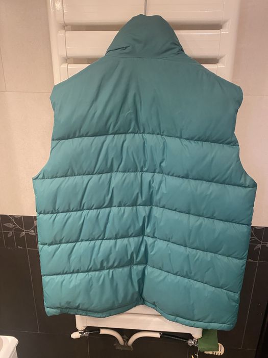 Vind vesta originala tommy originala , umpluta cu puf de gasca