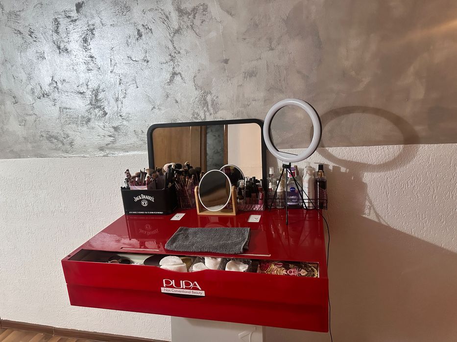 Măsuță machiaj + scaun + oglindă