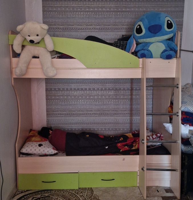 Продам двухярусную кровать