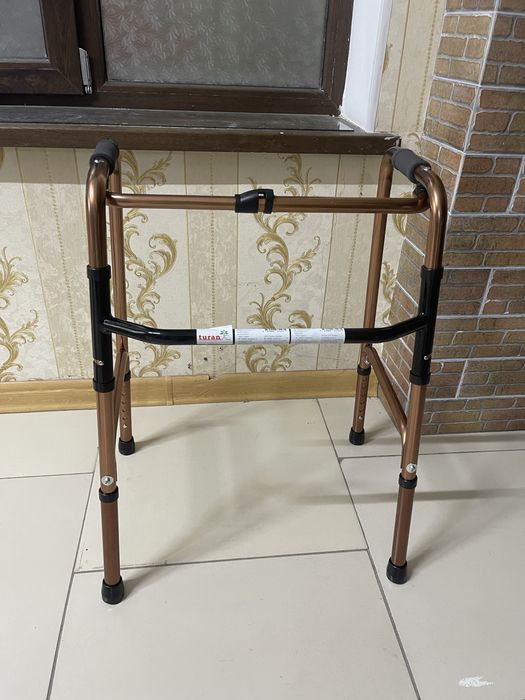 Ходунки  новый состояние хорошее неиспользованный