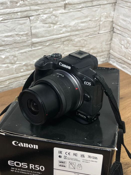 Canon EOS R50.