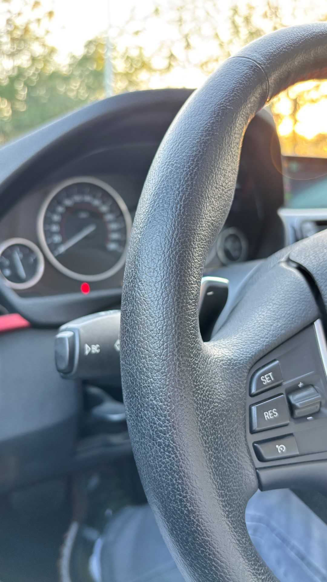 Продавам BMW 320i xDrive Sport