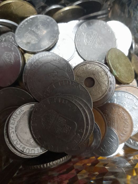 100 monede diferite din tot mapamondul lot