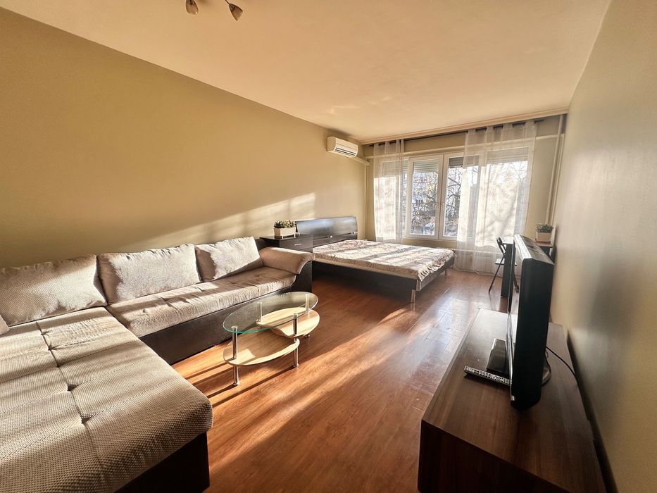 Слънчева гарсониера под наем в Люлин 6